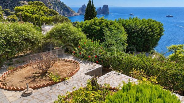 appartamento in vendita a Capri in zona Marina Piccola