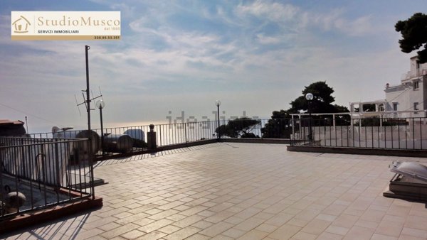 appartamento in vendita a Capri in zona Marina Piccola