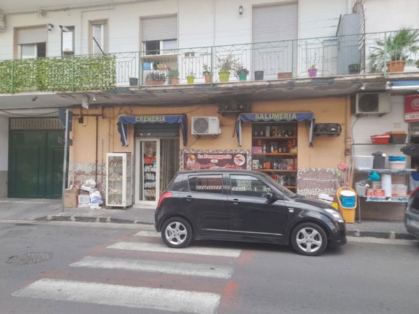 locale commerciale in vendita a Cardito