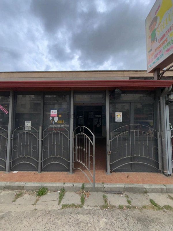 locale commerciale in vendita a Cardito