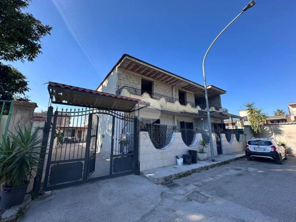 casa indipendente in vendita a Cardito in zona Carditello