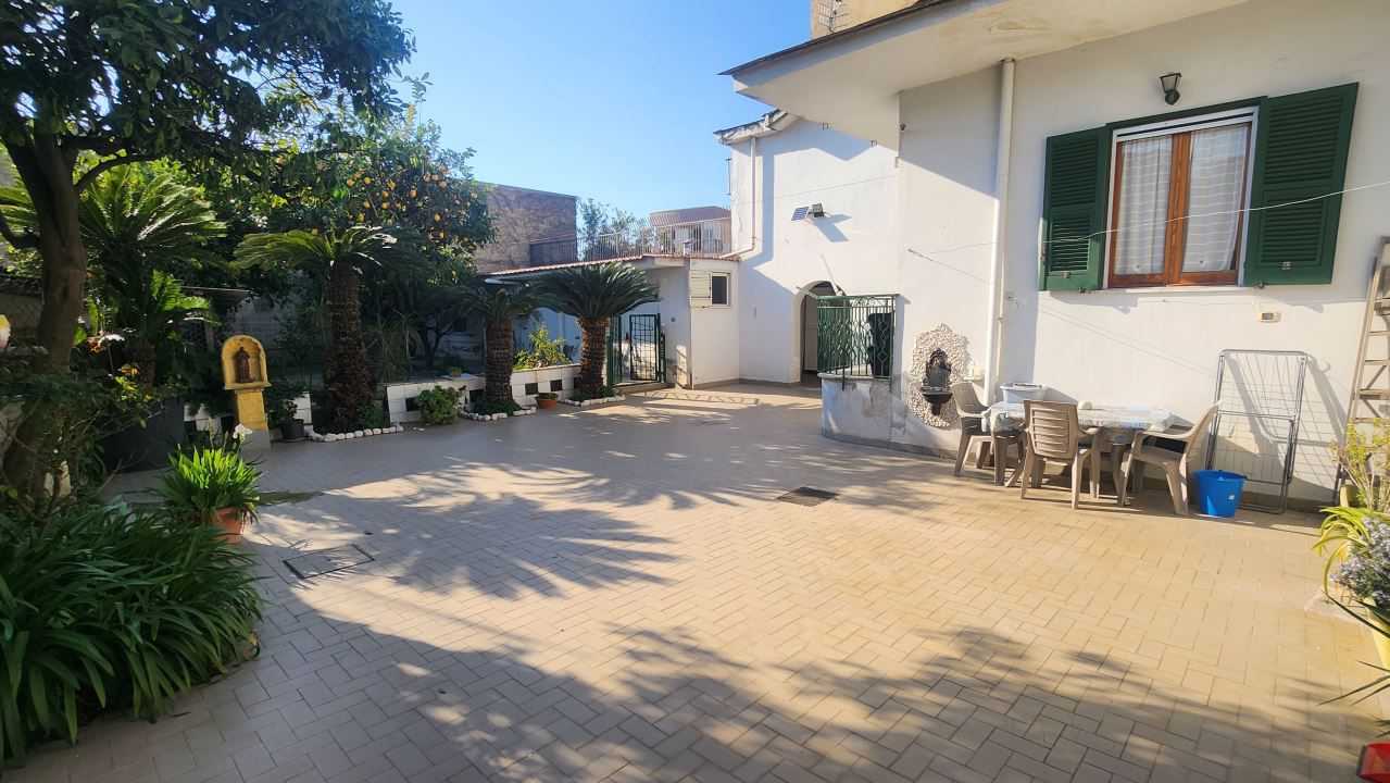 casa indipendente in vendita a Cardito in zona Carditello