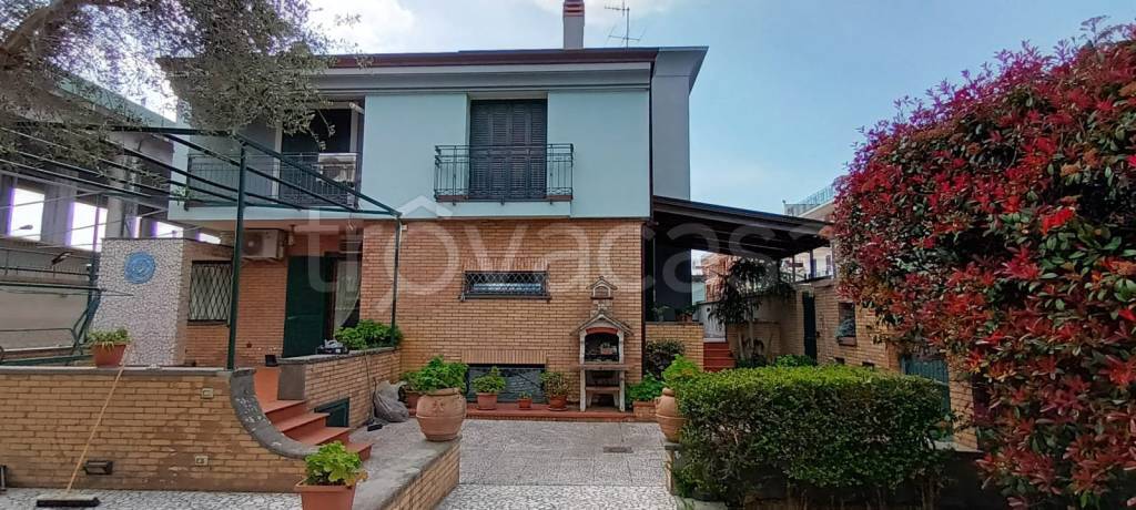 casa indipendente in vendita a Cardito in zona Carditello