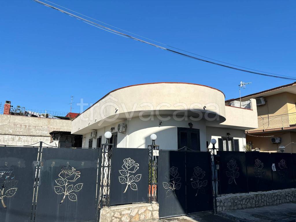 casa indipendente in vendita a Cardito