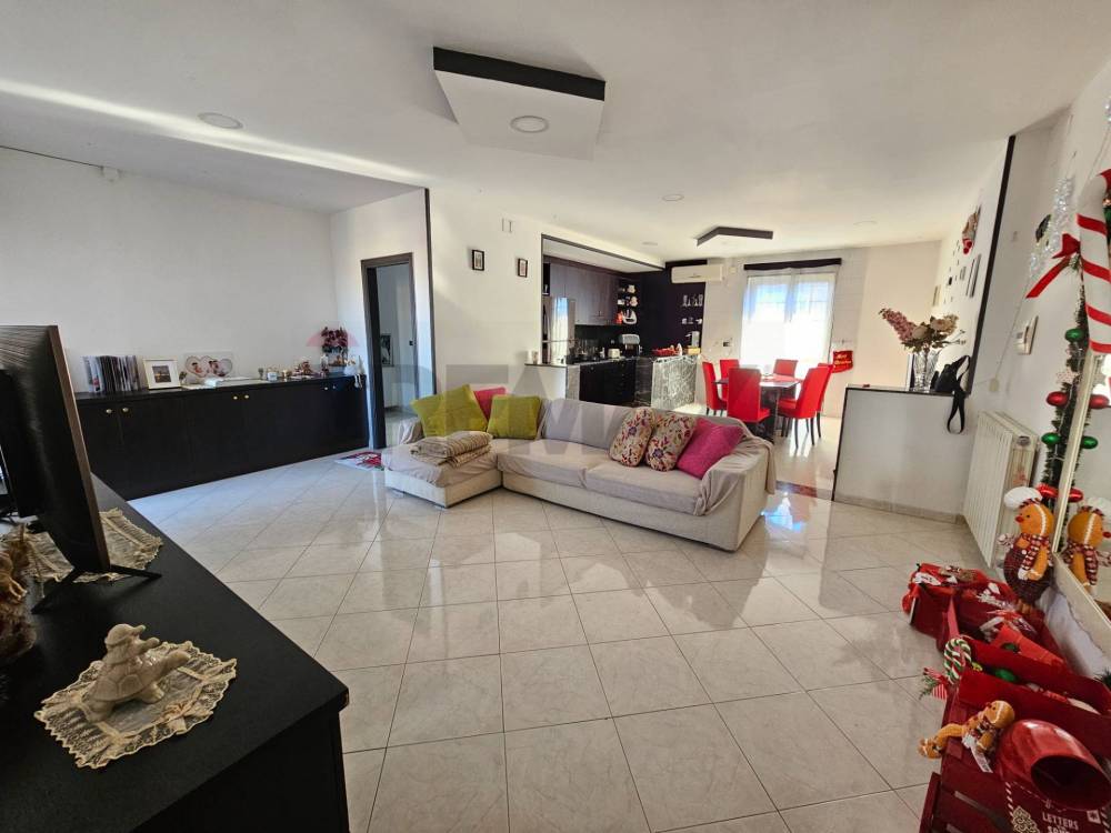 casa indipendente in vendita a Cardito in zona Carditello