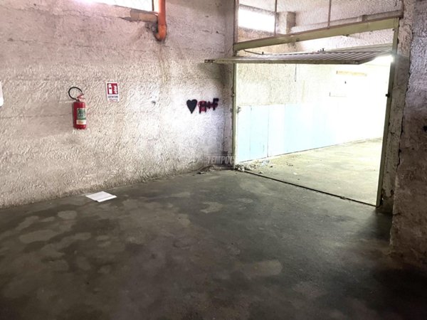 negozio in vendita a Casalnuovo di Napoli