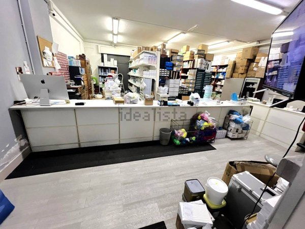 locale commerciale in vendita a Casalnuovo di Napoli