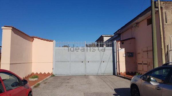 locale commerciale in vendita a Casalnuovo di Napoli