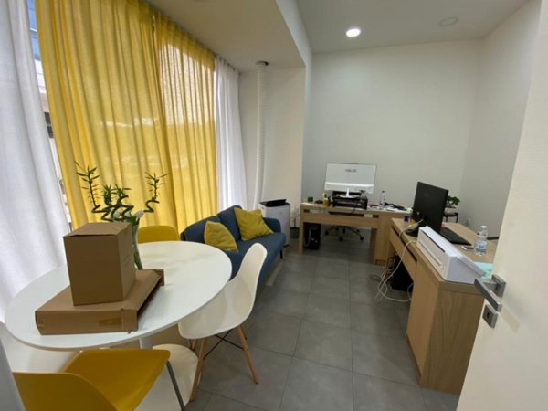 locale di sgombero in vendita a Casalnuovo di Napoli