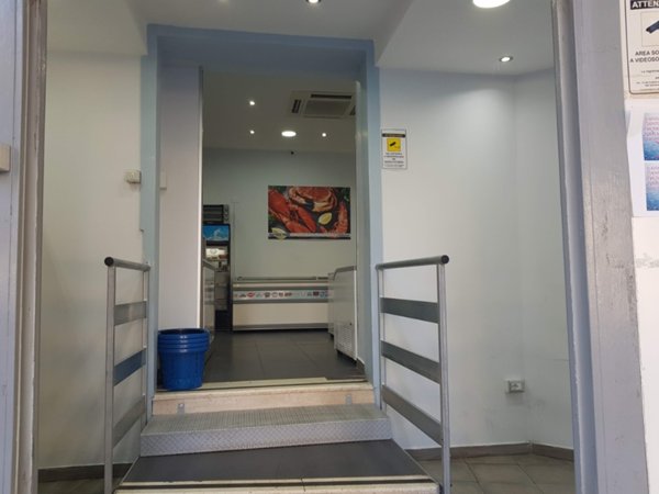 locale commerciale in vendita a Casalnuovo di Napoli