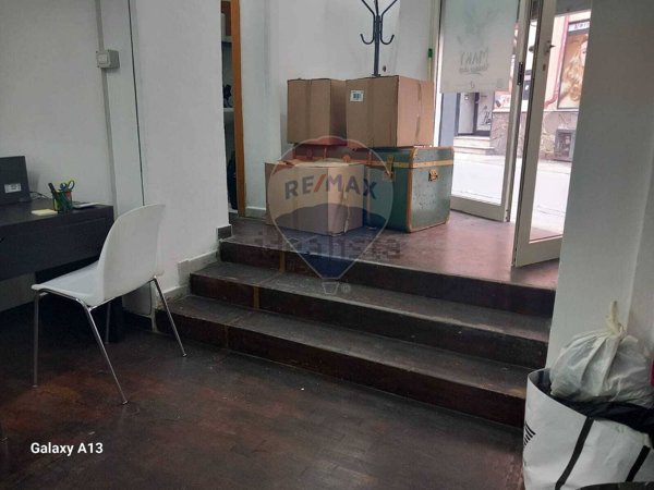 locale commerciale in vendita a Casalnuovo di Napoli