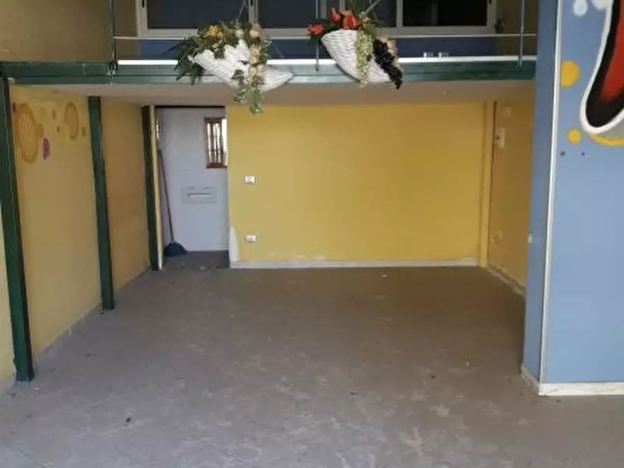 locale commerciale in vendita a Casalnuovo di Napoli