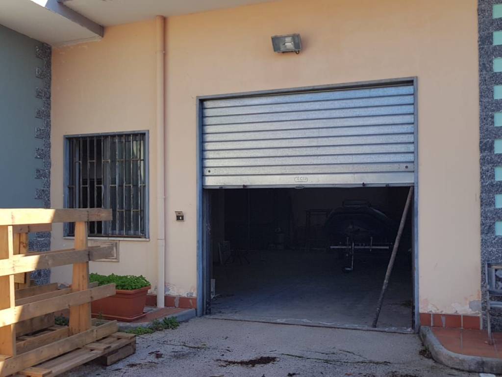 negozio in vendita a Casalnuovo di Napoli
