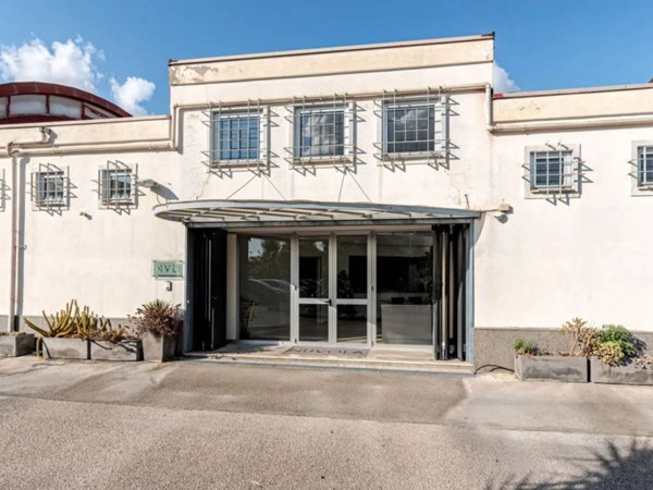 locale commerciale in vendita a Casalnuovo di Napoli