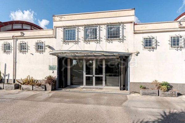locale commerciale in vendita a Casalnuovo di Napoli