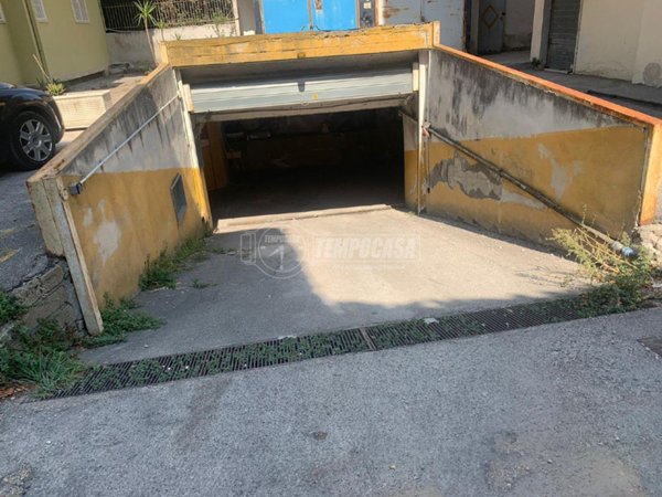 locale di sgombero in vendita a Casalnuovo di Napoli