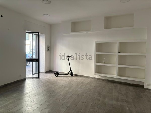 locale commerciale in vendita a Casalnuovo di Napoli