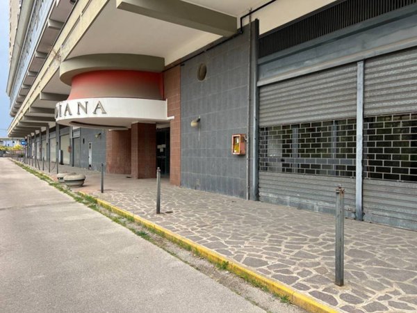 locale commerciale in vendita a Casalnuovo di Napoli