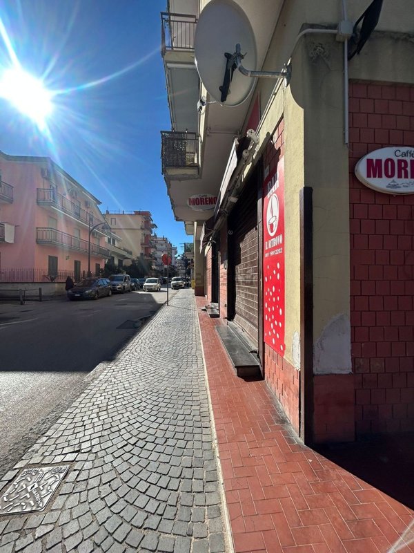 locale commerciale in vendita a Casalnuovo di Napoli