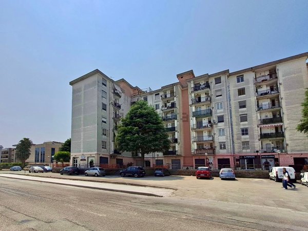 locale commerciale in vendita a Casalnuovo di Napoli