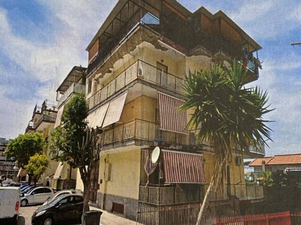 locale commerciale in vendita a Casalnuovo di Napoli