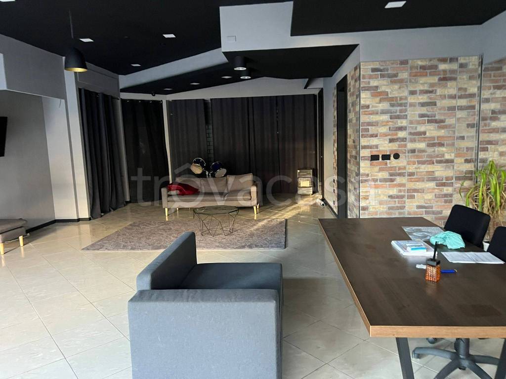 locale commerciale in vendita a Casalnuovo di Napoli