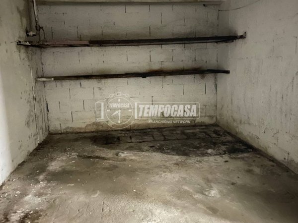 locale di sgombero in vendita a Casalnuovo di Napoli