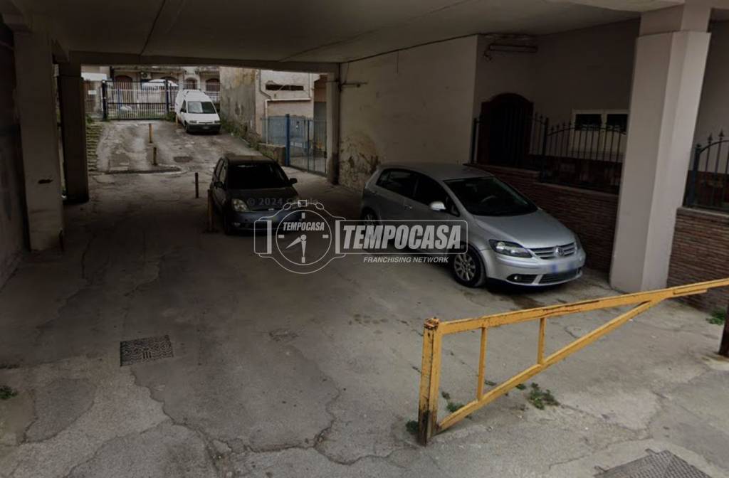 locale di sgombero in vendita a Casalnuovo di Napoli