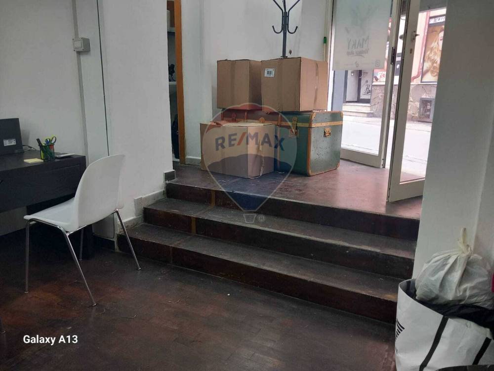 locale di sgombero in vendita a Casalnuovo di Napoli