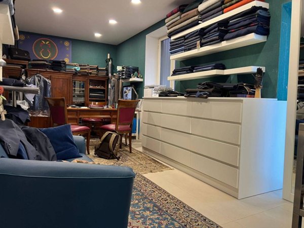 locale commerciale in vendita a Casalnuovo di Napoli