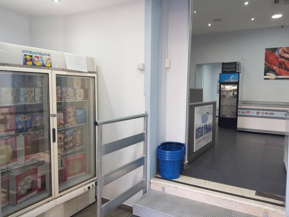 negozio in vendita a Casalnuovo di Napoli