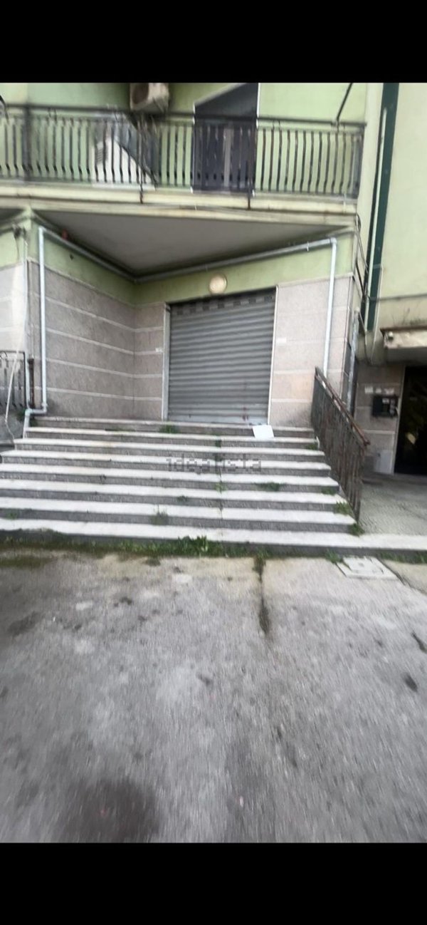 locale commerciale in vendita a Casalnuovo di Napoli