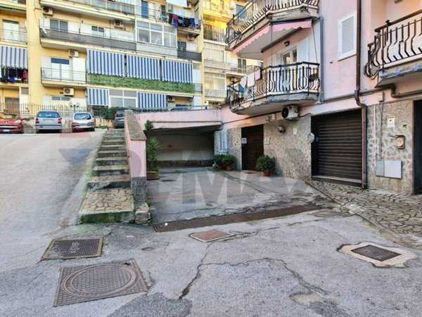 locale di sgombero in vendita a Casalnuovo di Napoli