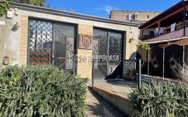 locale commerciale in vendita a Casalnuovo di Napoli