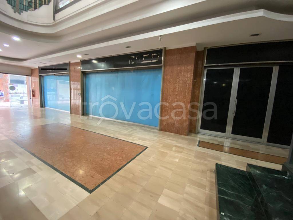 locale commerciale in vendita a Casalnuovo di Napoli