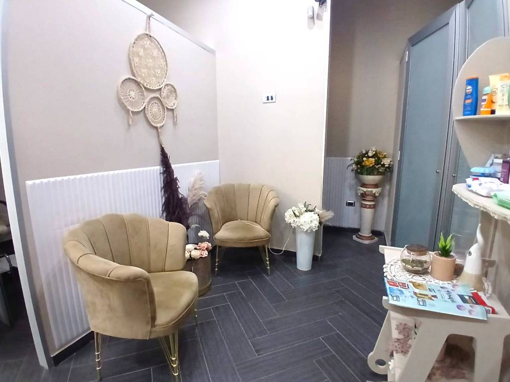 locale commerciale in vendita a Casalnuovo di Napoli