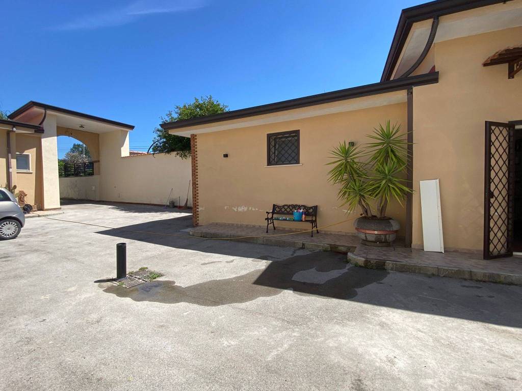 negozio in vendita a Casalnuovo di Napoli