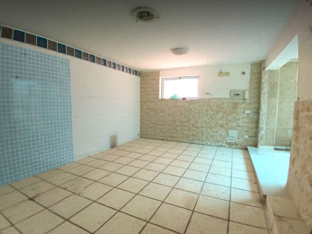 locale commerciale in vendita a Casalnuovo di Napoli