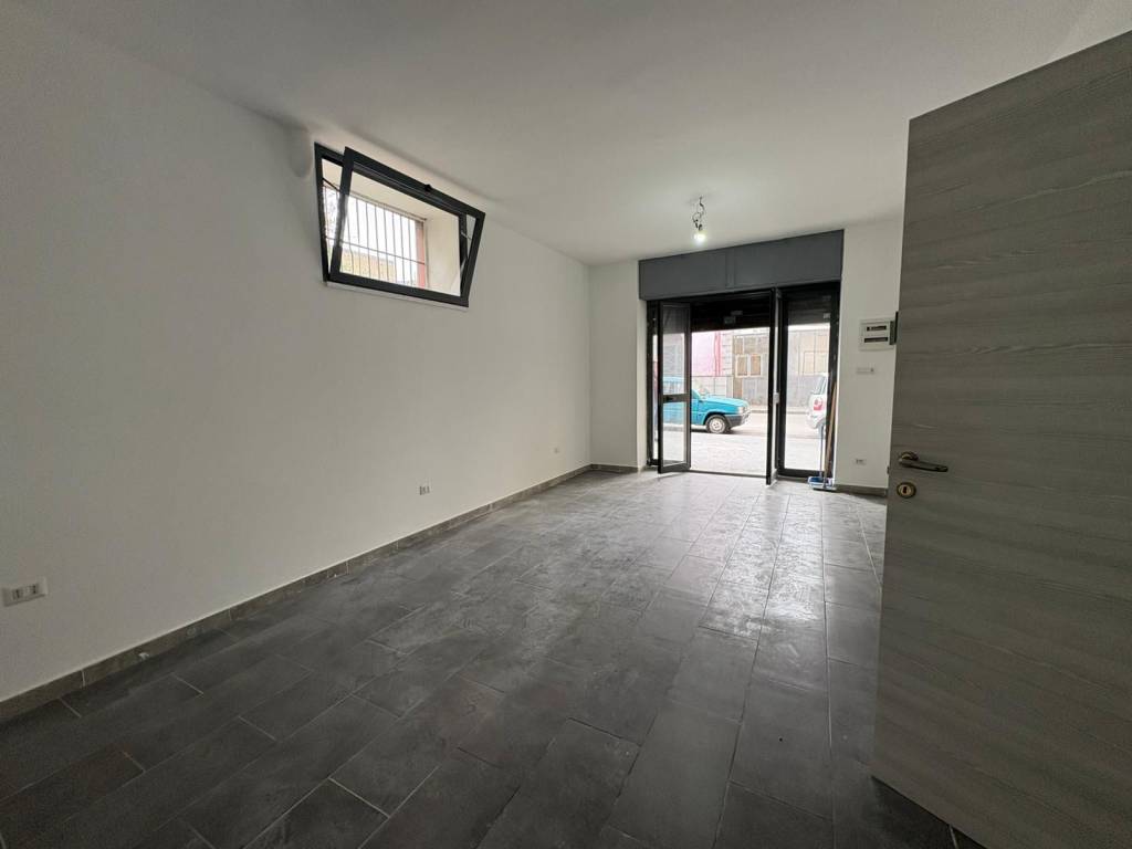 negozio in vendita a Casalnuovo di Napoli