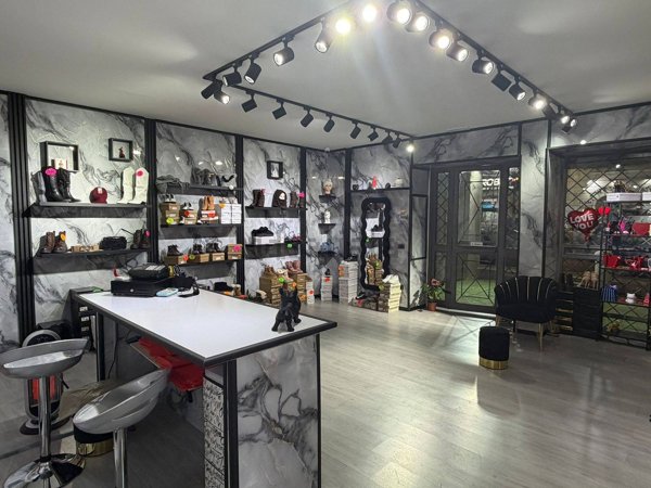 negozio in vendita a Casalnuovo di Napoli in zona Tavernanova
