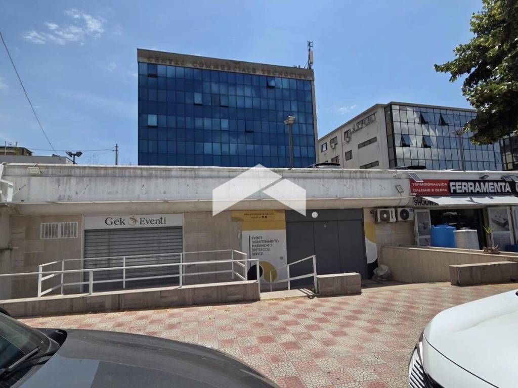 locale commerciale in vendita a Casalnuovo di Napoli
