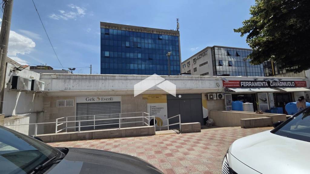 locale commerciale in vendita a Casalnuovo di Napoli