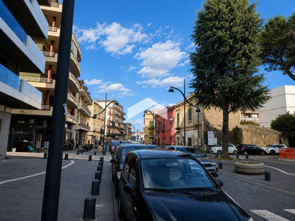 locale commerciale in vendita a Casalnuovo di Napoli