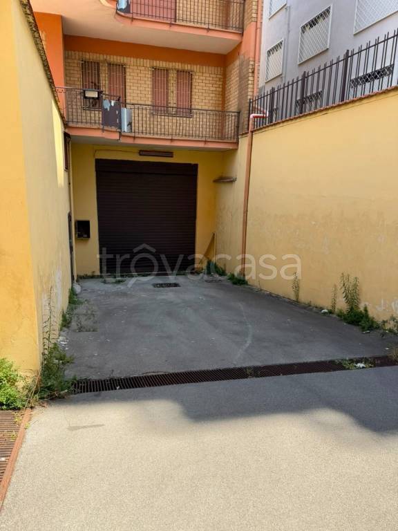 locale commerciale in vendita a Casalnuovo di Napoli