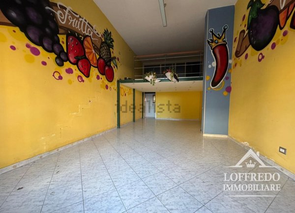 locale commerciale in vendita a Casalnuovo di Napoli in zona La Pigna