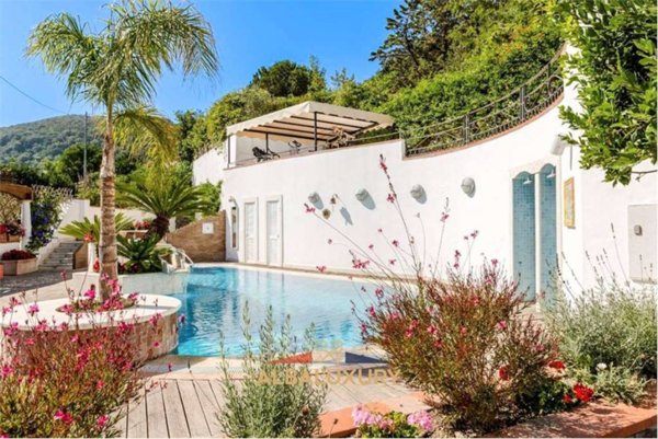 casa indipendente in vendita a Casamicciola Terme