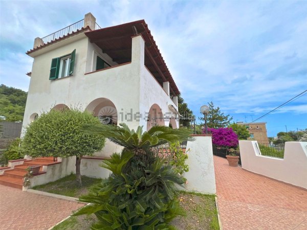 casa indipendente in vendita a Casamicciola Terme
