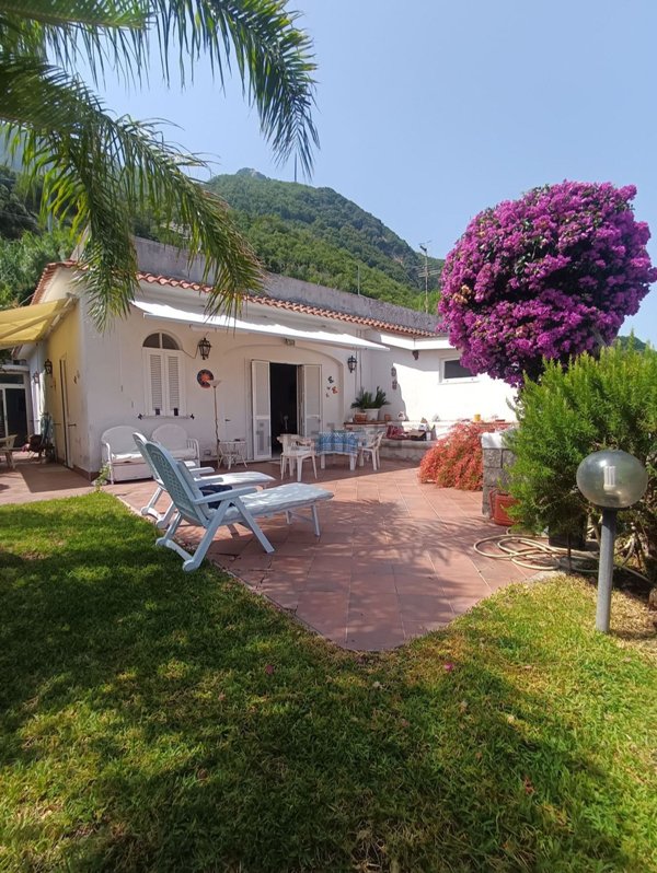 casa indipendente in vendita a Casamicciola Terme