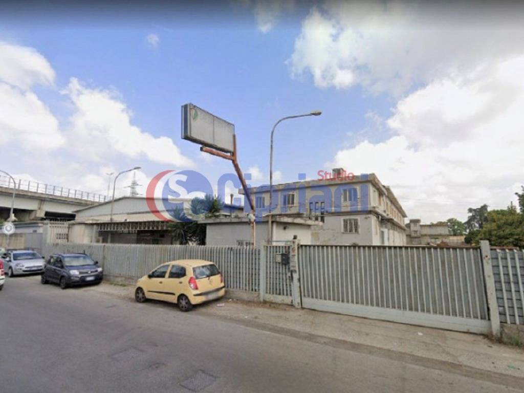 locale commerciale in vendita a Casandrino