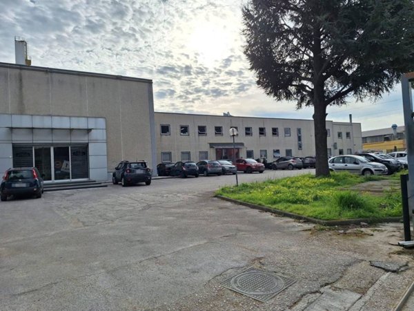 capannone in vendita a Casandrino